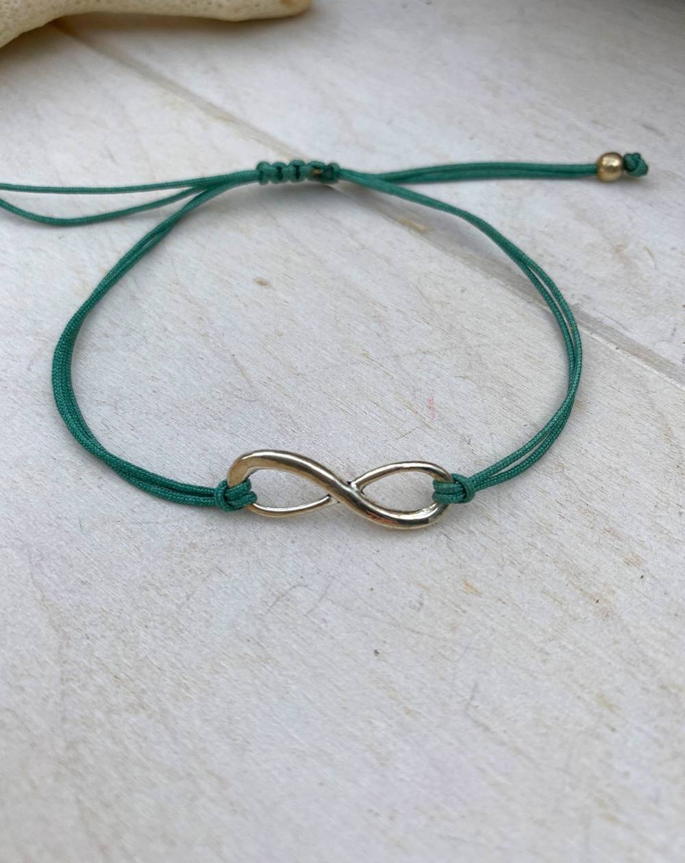 Bracelet symbole infini et cordon vert