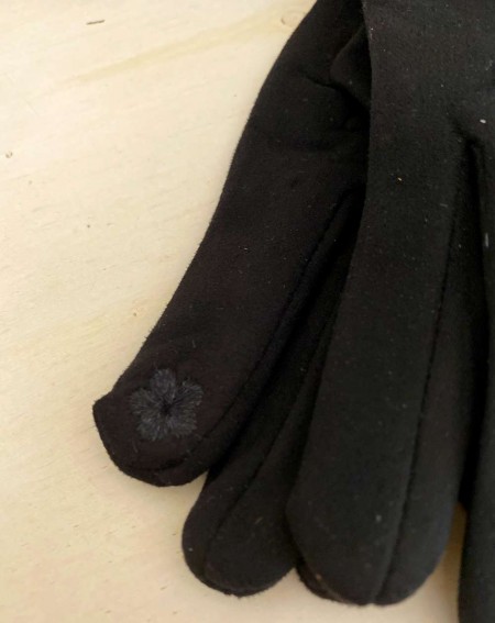 Gants femme coloris noir avec moumoute style mouton frisé